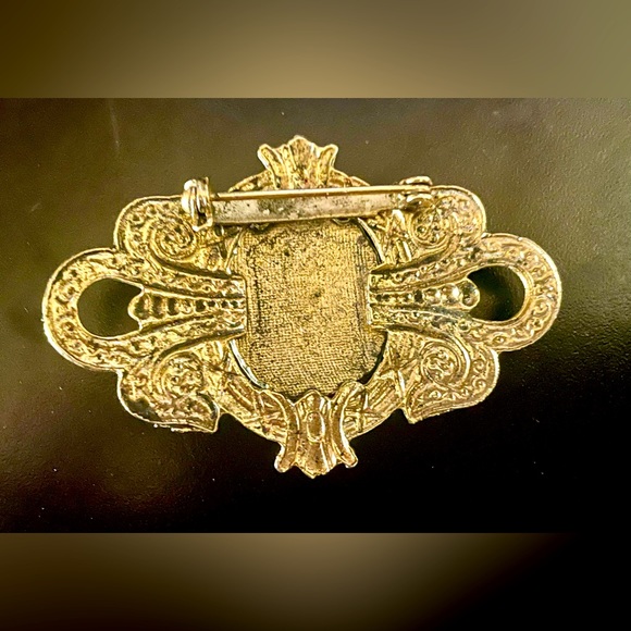 Vintage Renaissance Style Pearl and Rhinestone Gold Brass Brooch - Picture 4 of 9